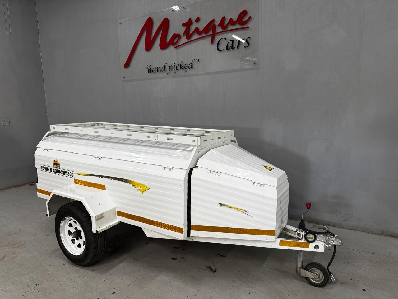 Camp Master Town & Country 300 Trailer