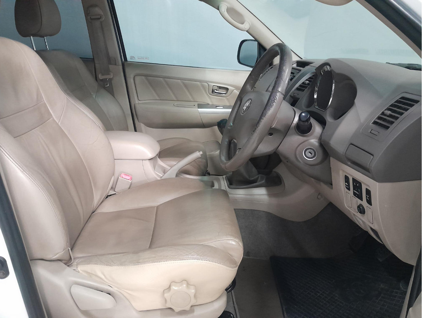 Toyota Fortuner 3.0D-4D Raised Body
