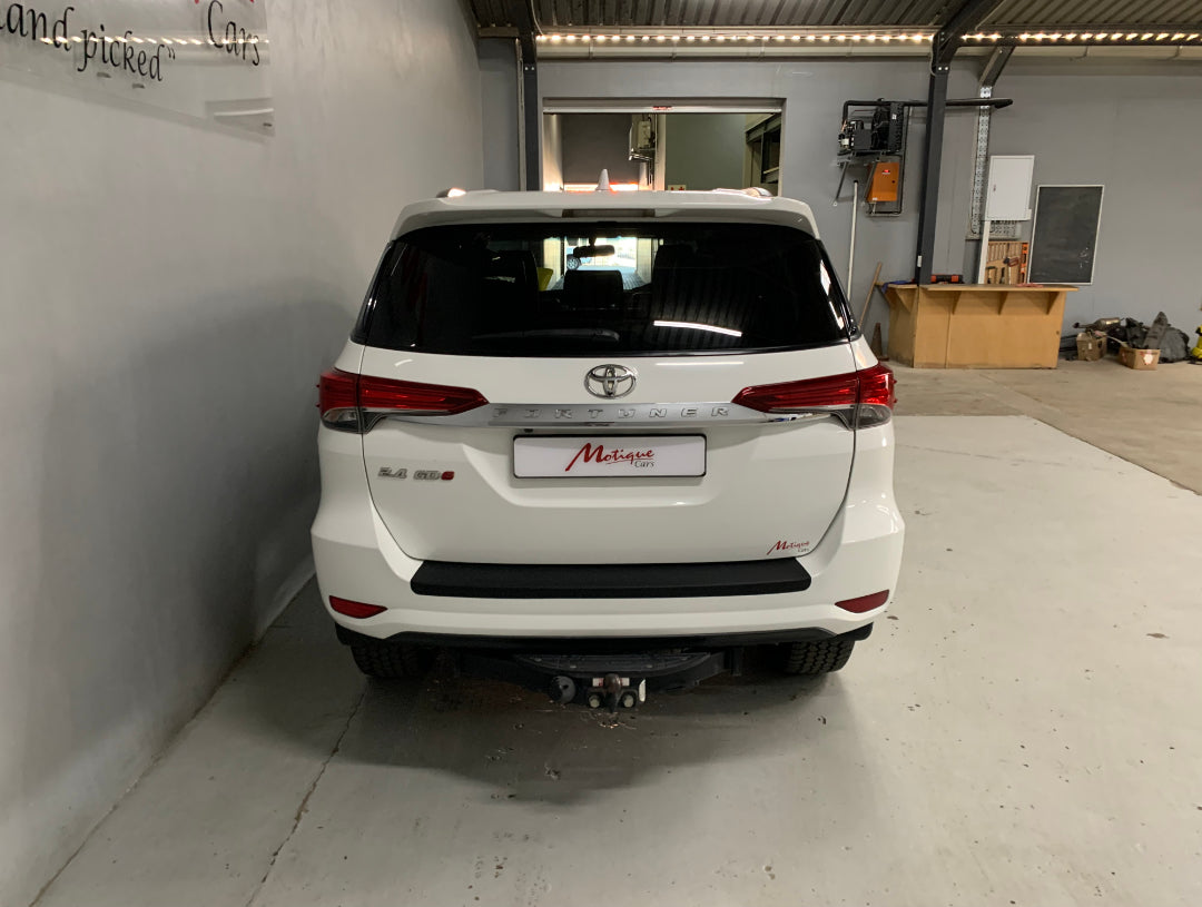 Toyota Fortuner 2.4GD-6 R/B A/T