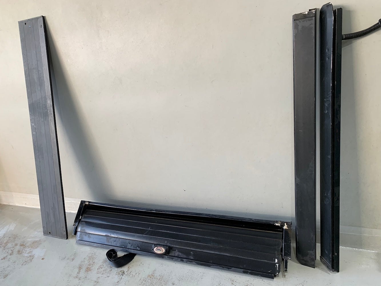 Toyota Hilux Double Cab Armidilo Roller Shutter Door