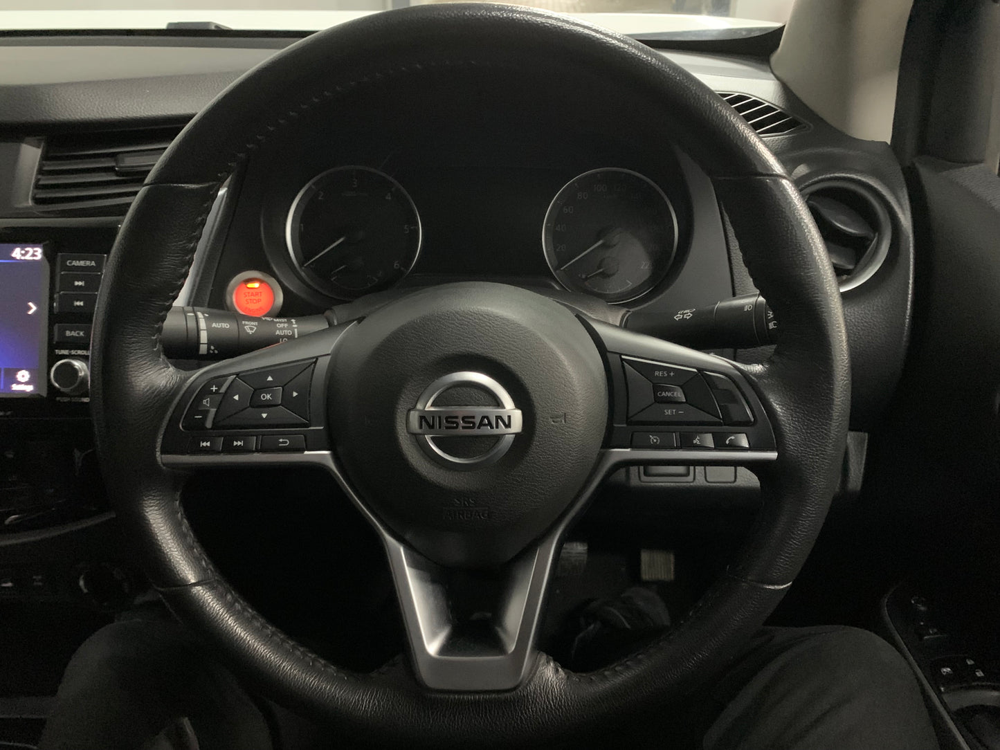 Navara 2.5DDTI PLUS 4X4 LE/LE DC PU