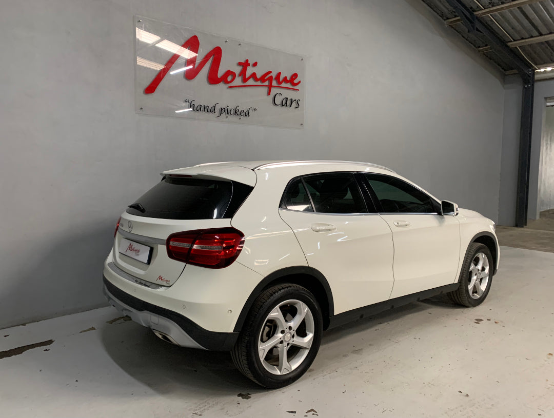 Mercedes Benz GLA 200