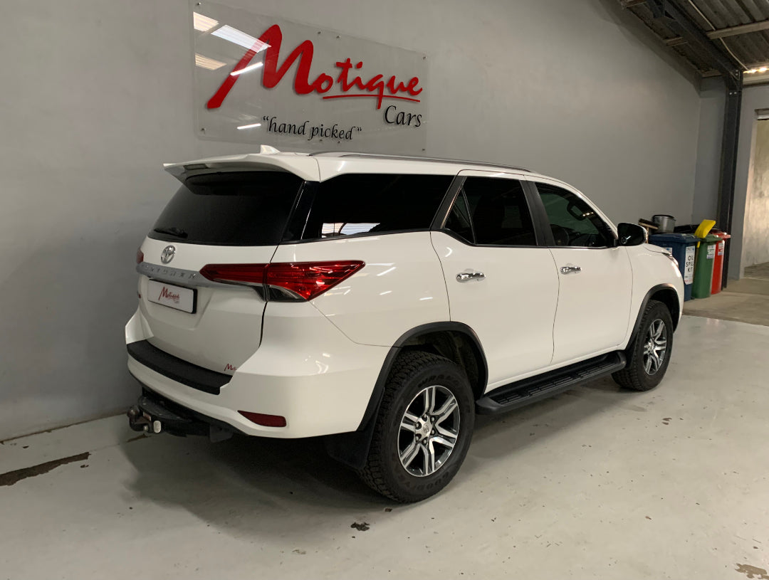 Toyota Fortuner 2.4GD-6 R/B A/T